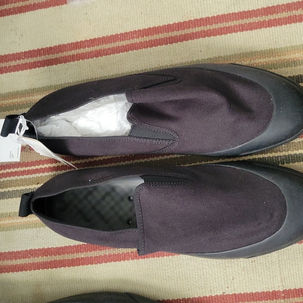 Nwt uniqlo slip on shoes